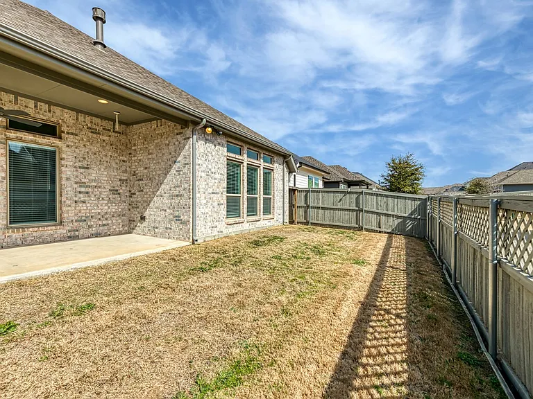 2421 Stella Ln — Photo 27