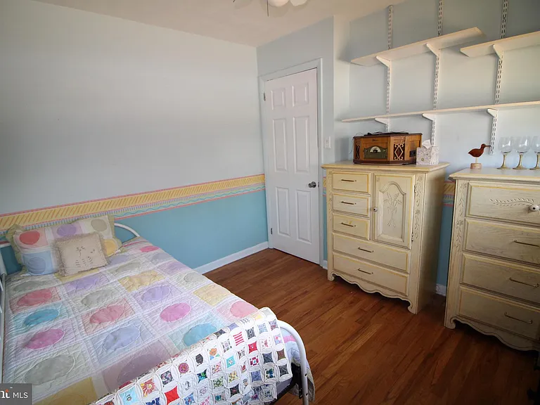 112 N Harvard Rd — Photo 19