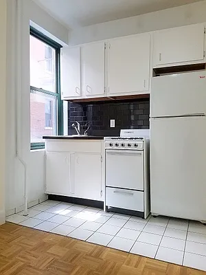 Rented by City Connections Realty | media 9