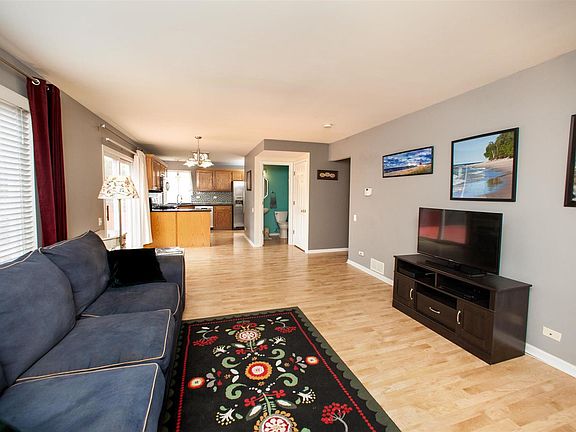 5th image of 678 Tallgrass Ln