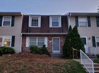72 Fox Run Dr, York, PA 17403