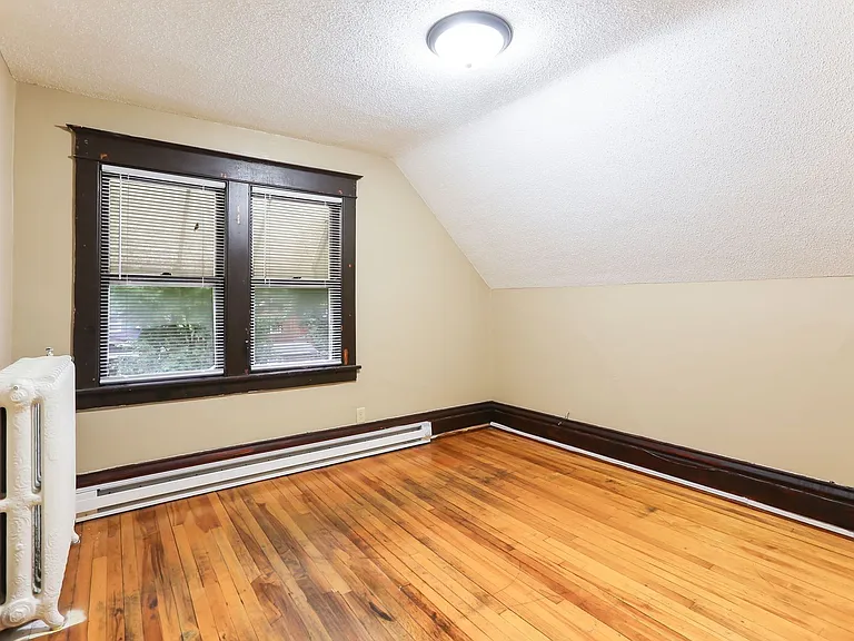977 Fremont Ave E — Photo 9
