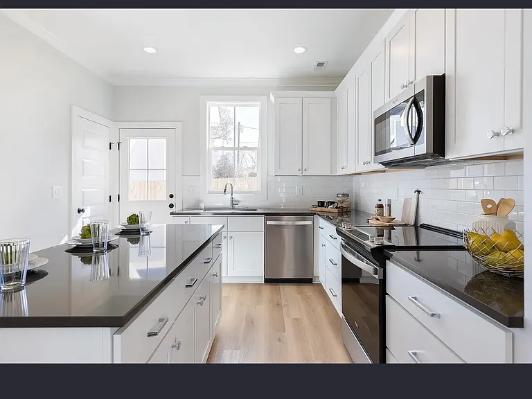 2305 Harvard Ave — Photo 7