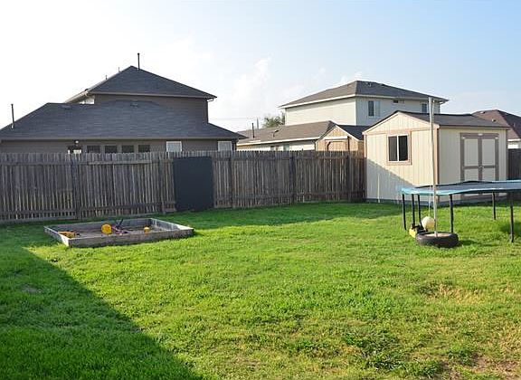 5th image of 303 Forsyth Ct