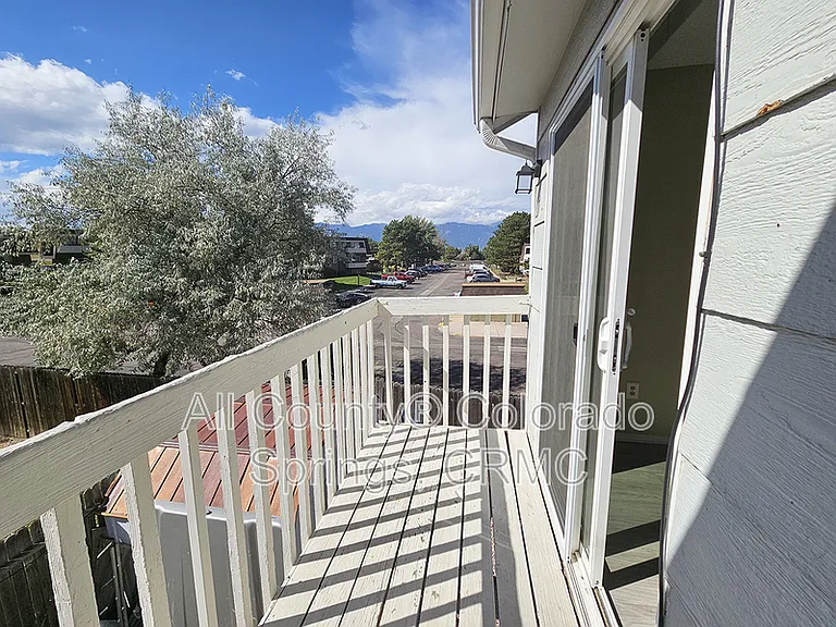 1010 Mazatlan Cir #B — Photo 4