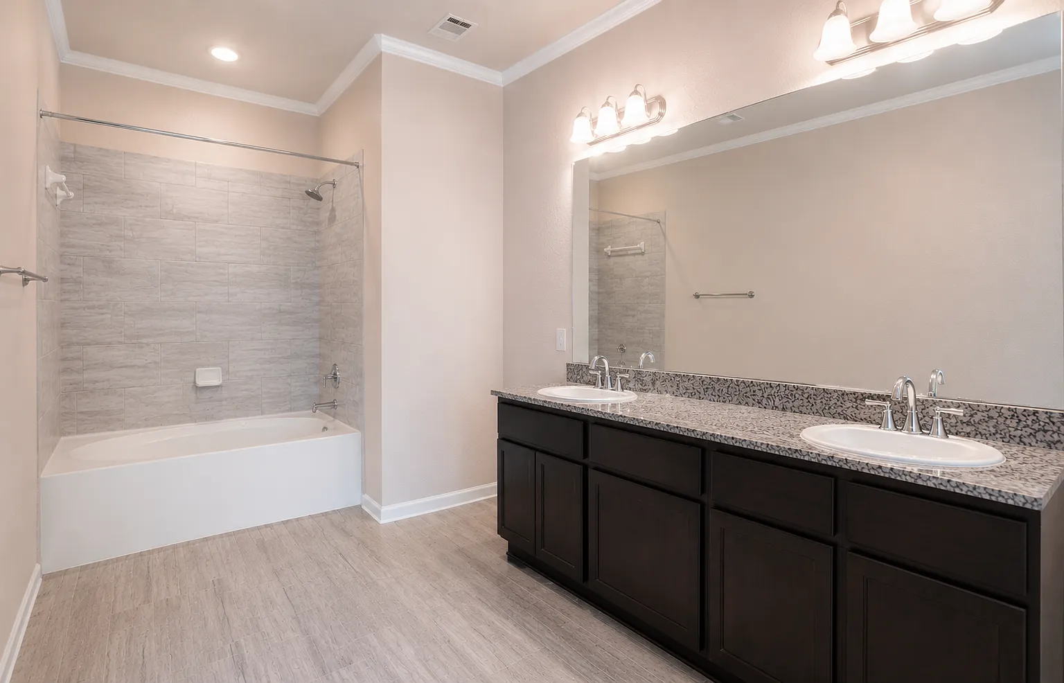 2 bed, 2.0 bath, 1130 sqft, $1,375 — Photo 2