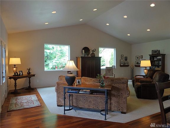 4th image of 936 N Stephenson Dr