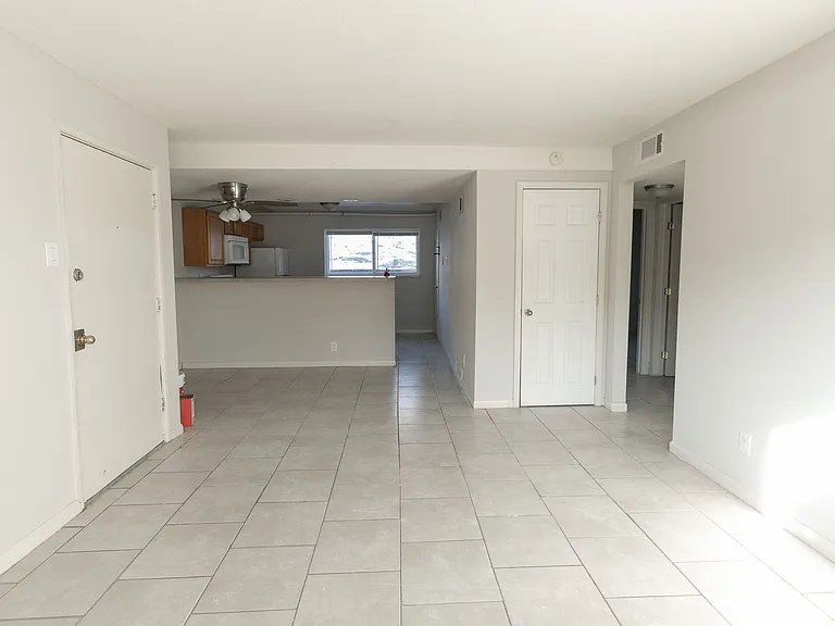 1718 E Broadway — Photo 14