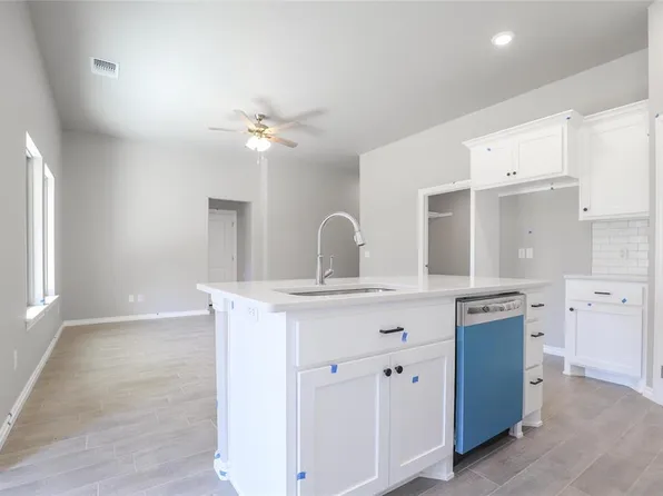 3109 Grapevine St, Edmond, OK 73034