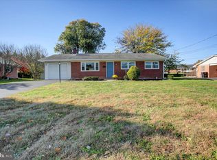 90 W Walter Ave, Greencastle, PA 17225