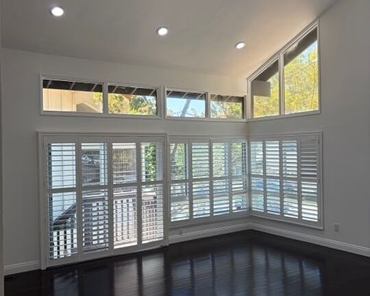 2nd image of 2880 Woodwardia Dr