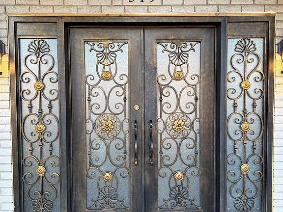 3rd image of 519 Berwyn St