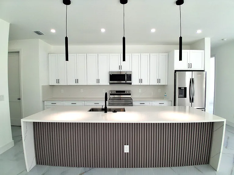 1523 NE 19th Ave — Photo 4