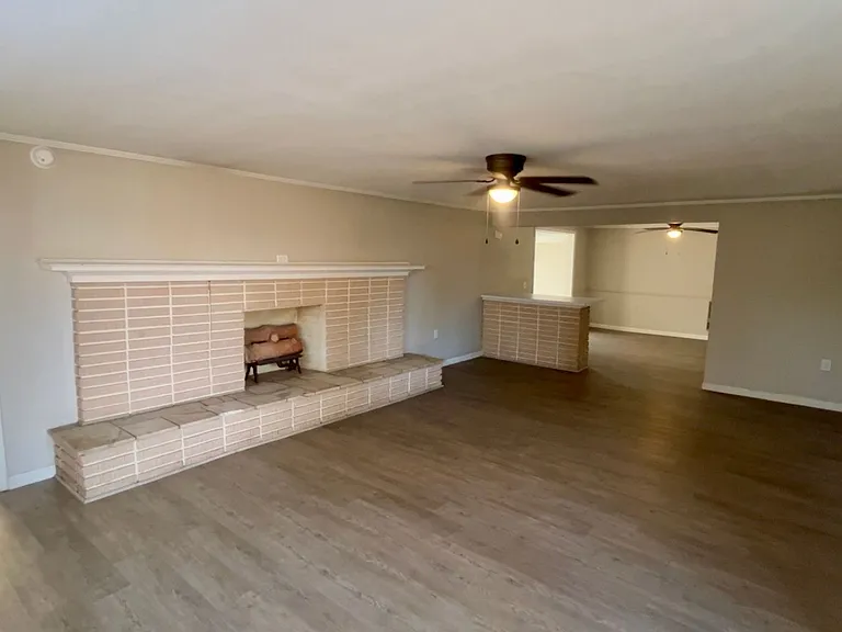 902 Adams St — Photo 2