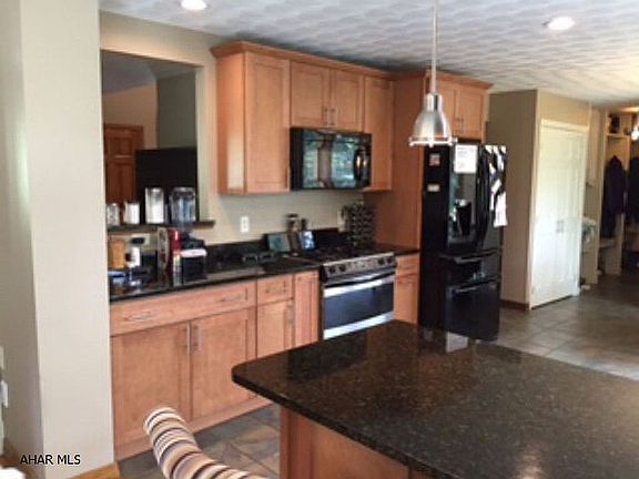 3rd image of 101 Bristol Ln