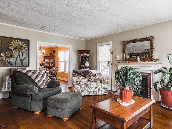 5th image of 1701 Pearcy Ave