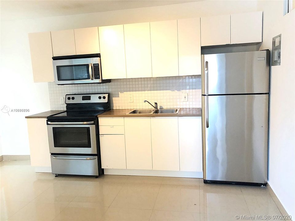 1st image of 2421 NE 183rd St #1