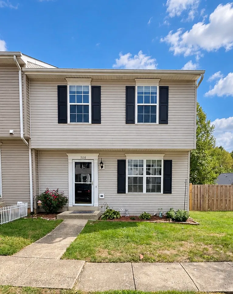 3 bed, 2.5 bath, 2068 sqft, $2,650 — Photo 3