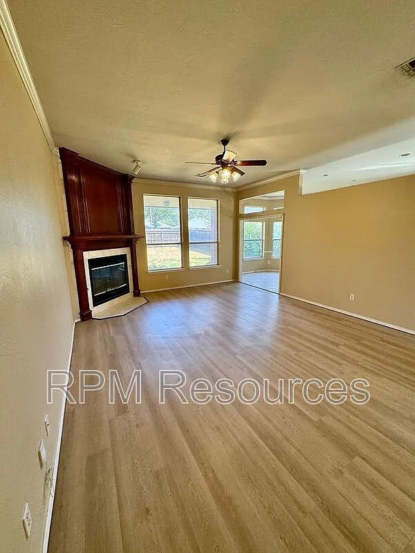 3 bed, 2.0 bath, 2078 sqft, $1,595 — Photo 4