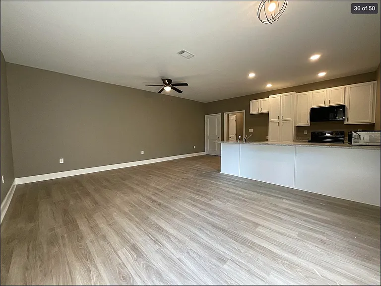 401 & 403 E Center St #401 — Photo 11