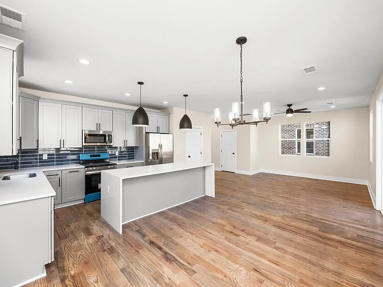 445 Sandhill Rd — Photo 9