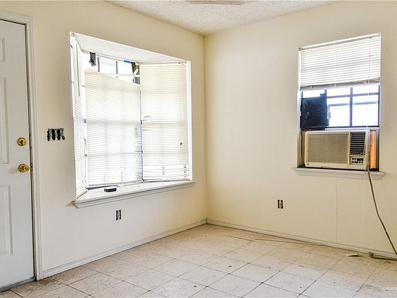 2nd image of 2029 Fresno Ave