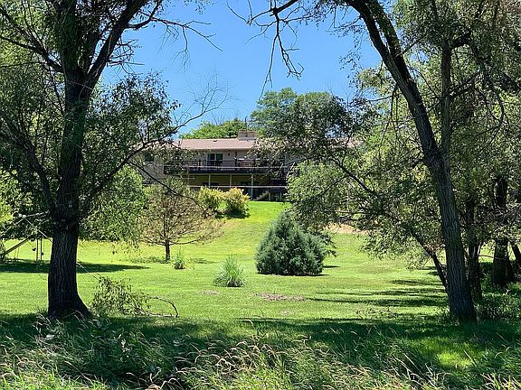 5th image of 1307 Country Club Dr