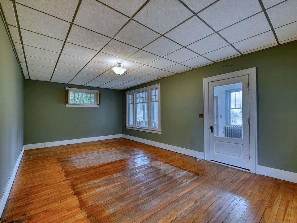 4th image of 109 S 5th St
