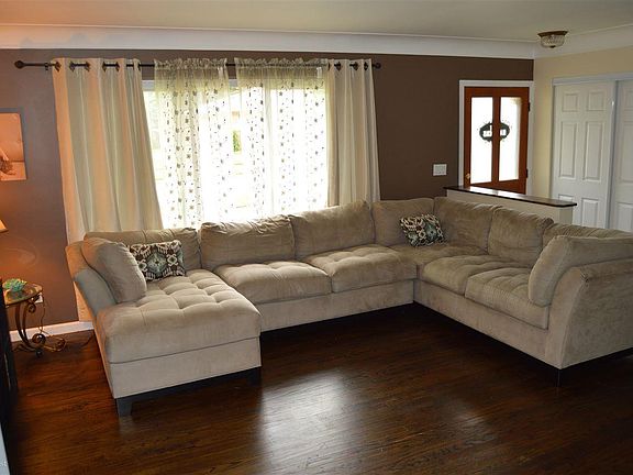 2nd image of 23643 Fenton St