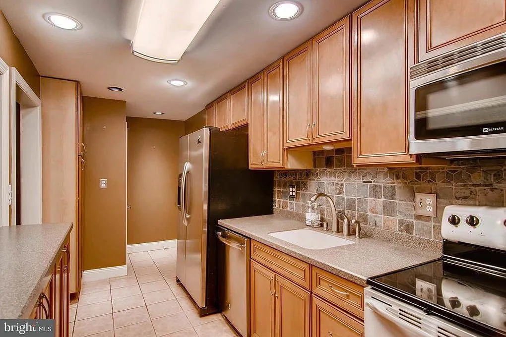 1129 Linden Ave — Photo 1