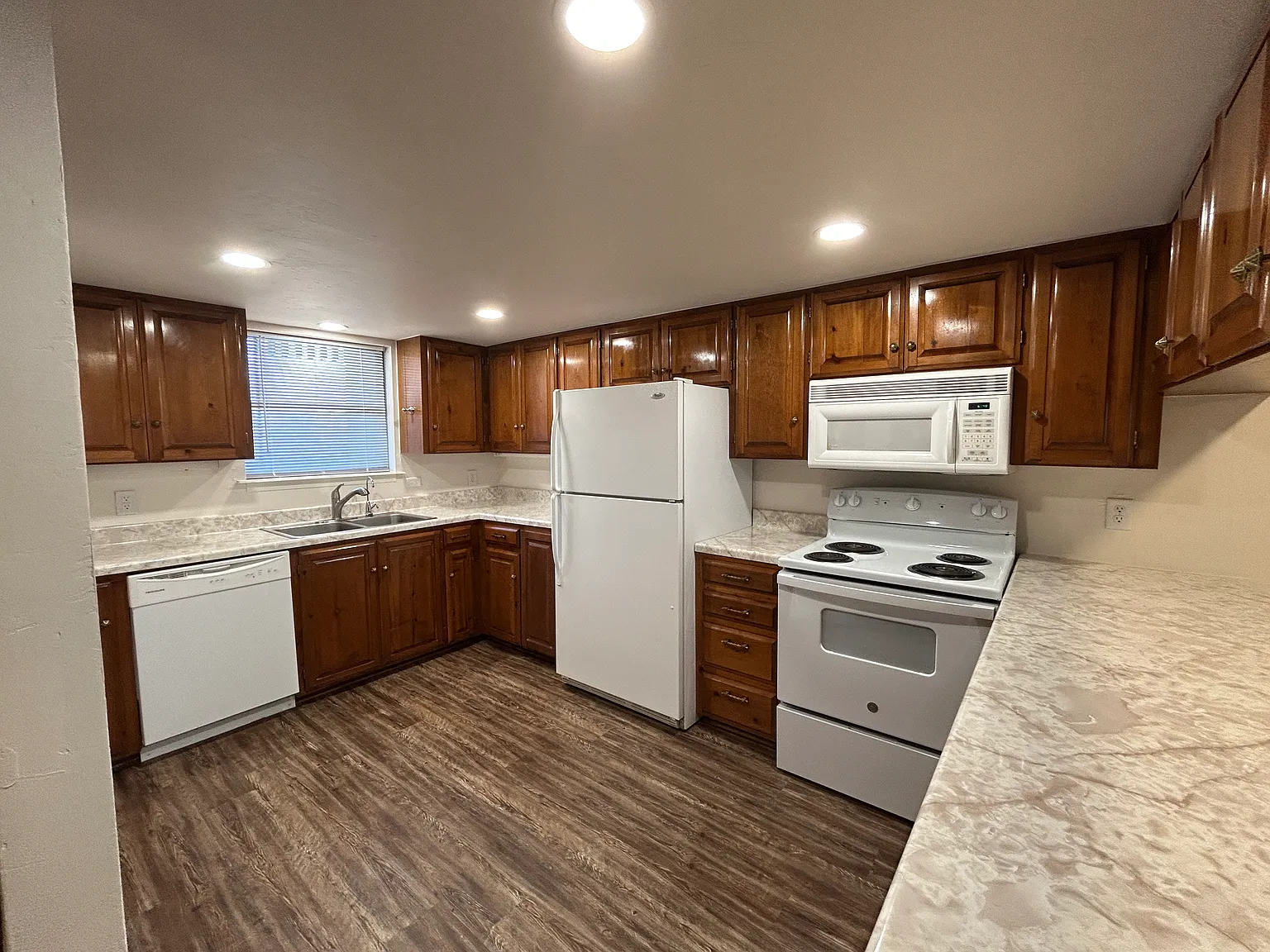 2 bed, 2.5 bath, 1250 sqft, $1,150 — Photo 2