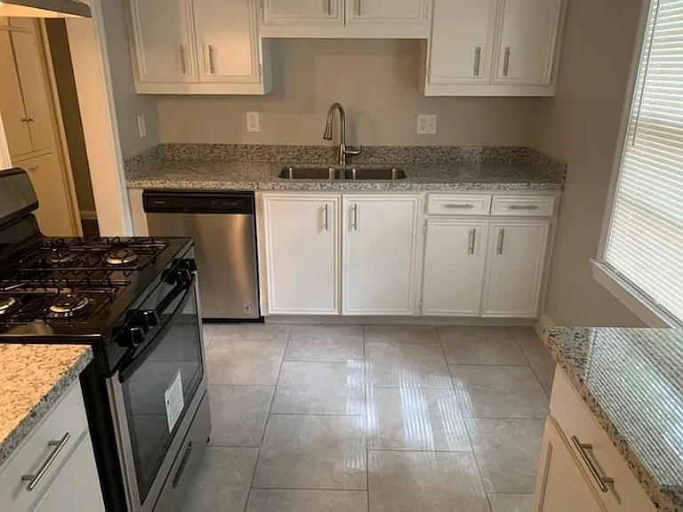 1003 Largo St — Photo 2