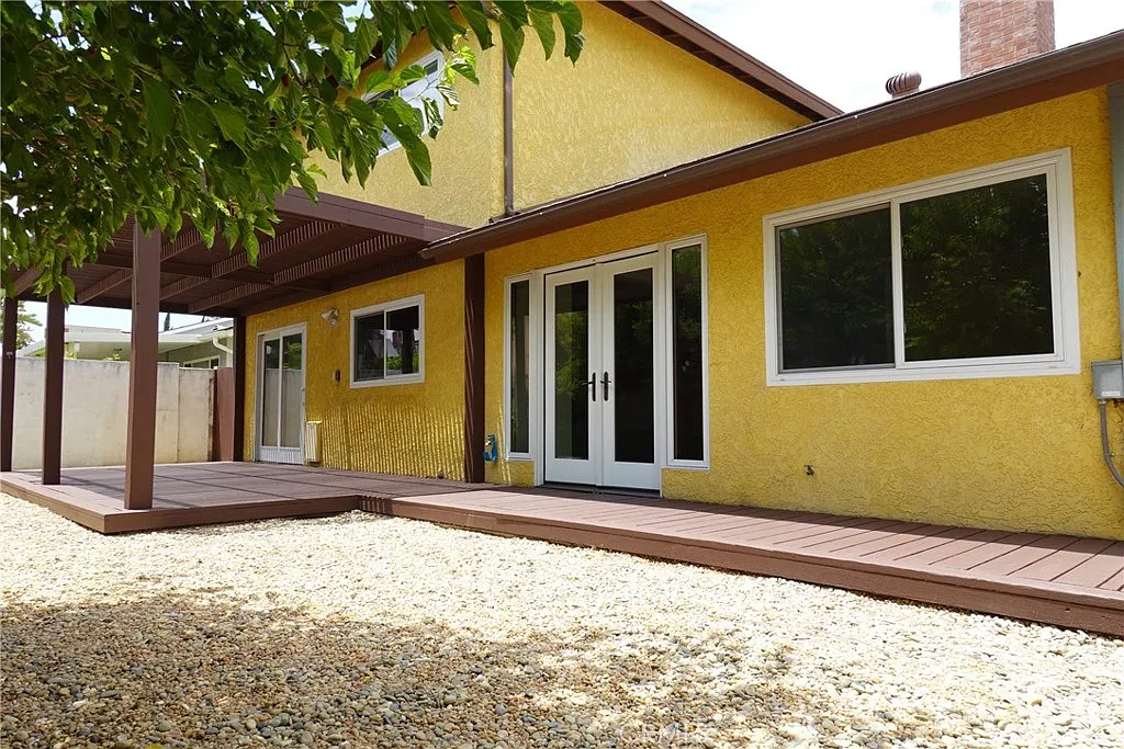 3 bed, 2.5 bath, 2057 sqft, $4,995 — Photo 4