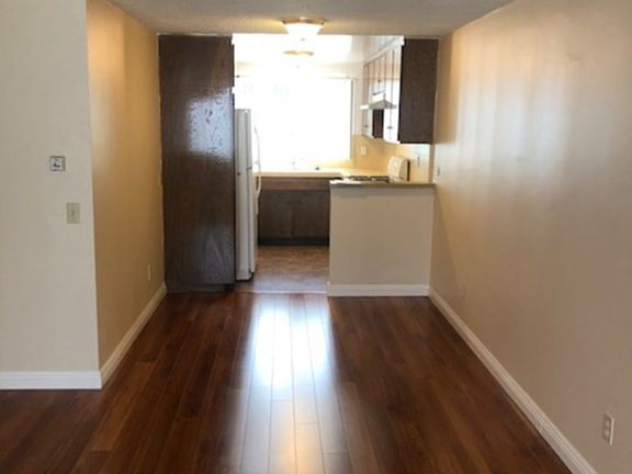 5th image of 630 E Tujunga Ave APT B