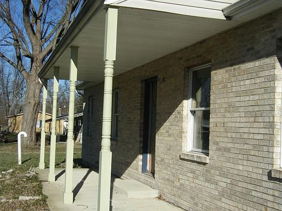 3rd image of 20 Dahlia Dr
