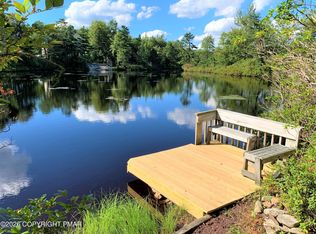 110 Powderhorn Dr, Long Pond, PA 18334