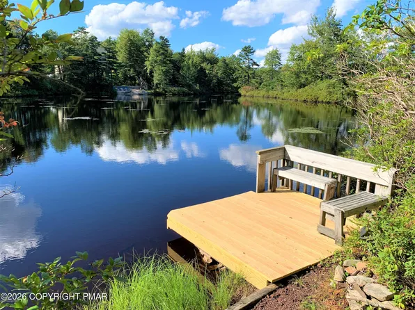 110 Powderhorn Dr, Long Pond, PA 18334