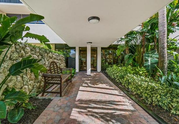 Home For Sale In Yacht And Racquet Club
