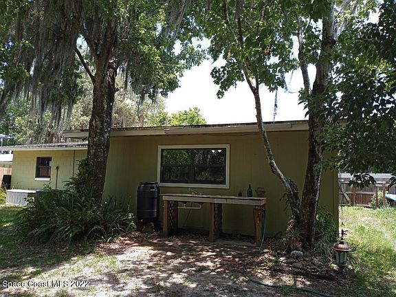 4th image of 90 Terrace Garden Ave