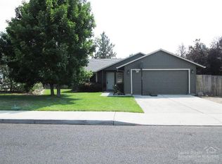 950 NW Redwood Pl, Redmond, OR 97756