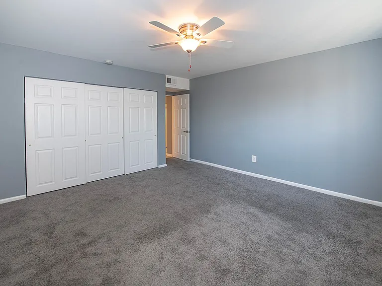 Creswood Apartments- Come home to Convenience! — Photo 17