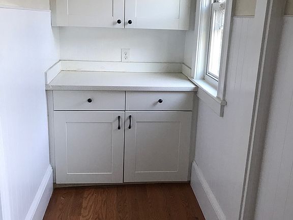 Kitchen (newly renovated)