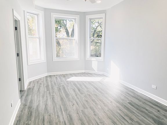 5th image of 2009 N Oakley Ave #3