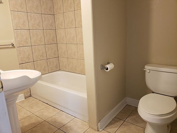 4th image of 820 Douglas St #1