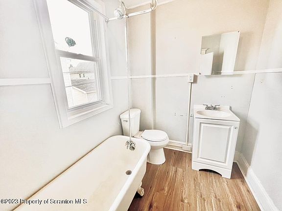 2nd image of 640-642 Alder St Floor 2
