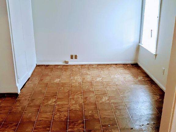 5th image of 3817 E Michigan St
