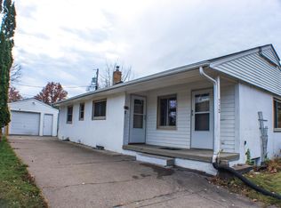 712 Parkway Dr, Saint Paul, MN 55106