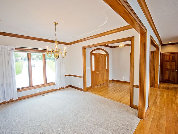 Dining Room (13x15) & Foyer