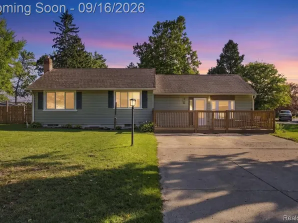 901 Glaspie Rd, Oxford, MI 48371