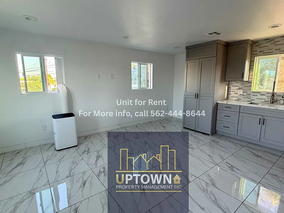 15111 1/2 Ryon Ave